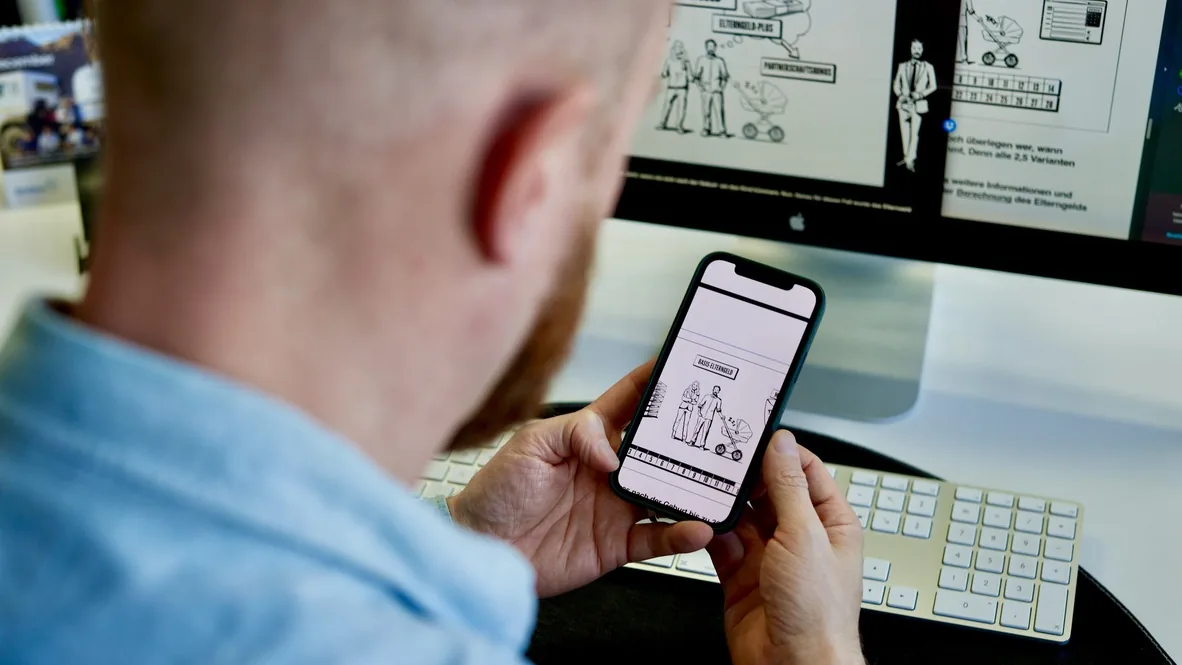 Legetrick-Erklärvideo auf dem Smartphone, im Hintergrund weitere Legetrick-Zeichnungen am Bildschirm